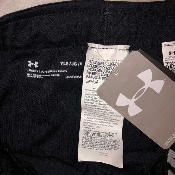 Under Armour Elastic Wasitband Youth shorts - Picture 3 of 3